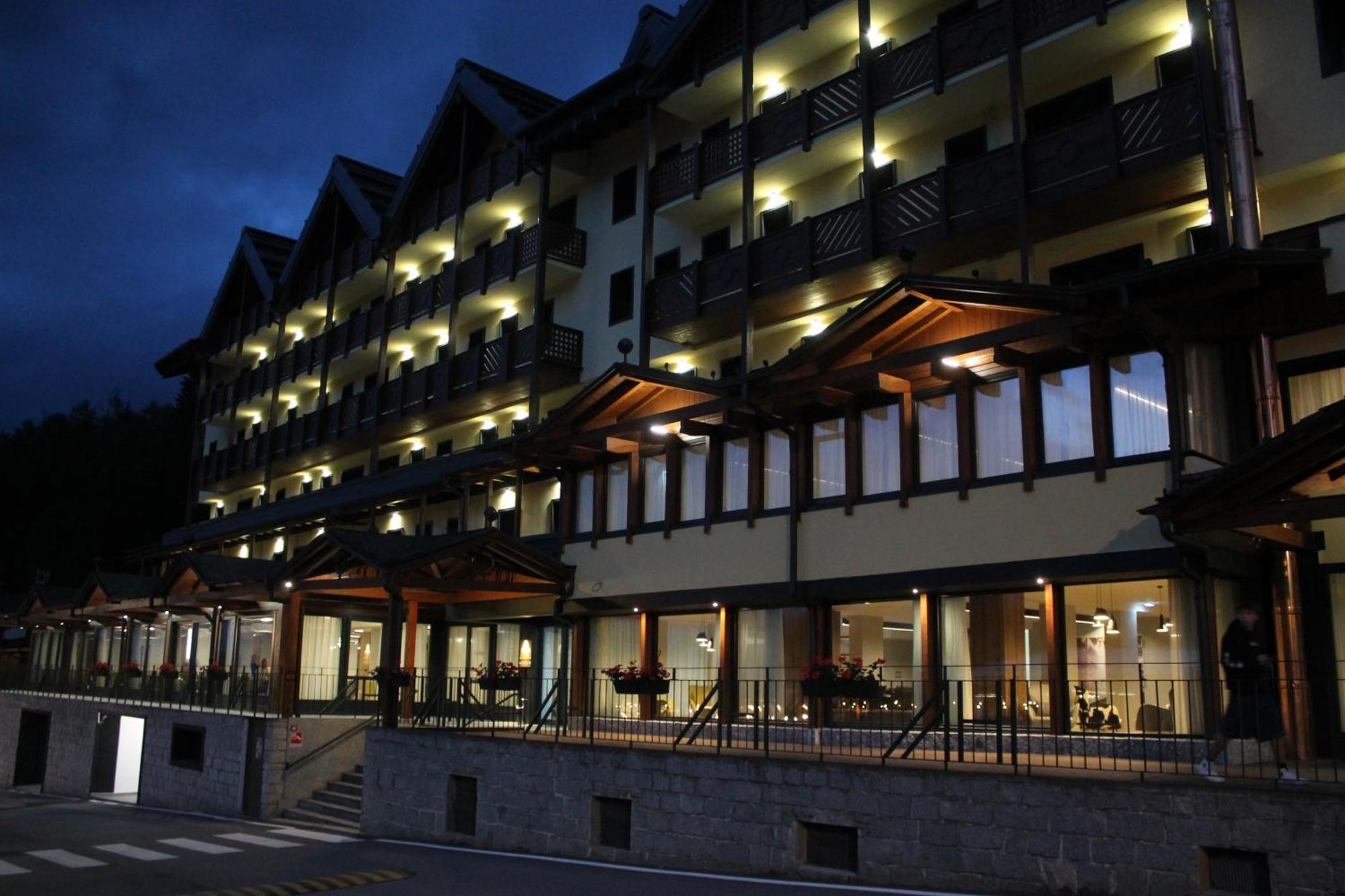Armon Greenblu Hotel & Wellness Folgarida Dış mekan fotoğraf